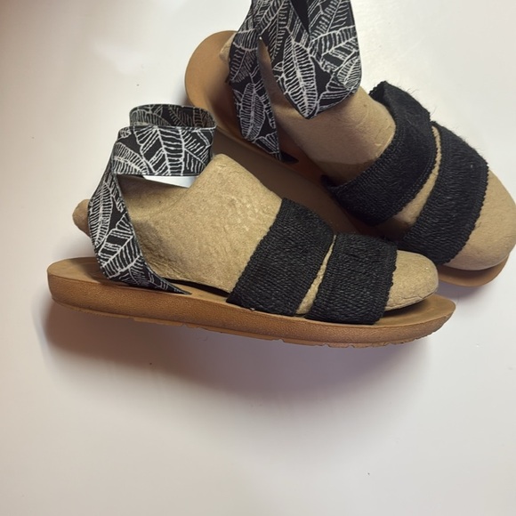 Muk Luks Sandals - Picture 2 of 4